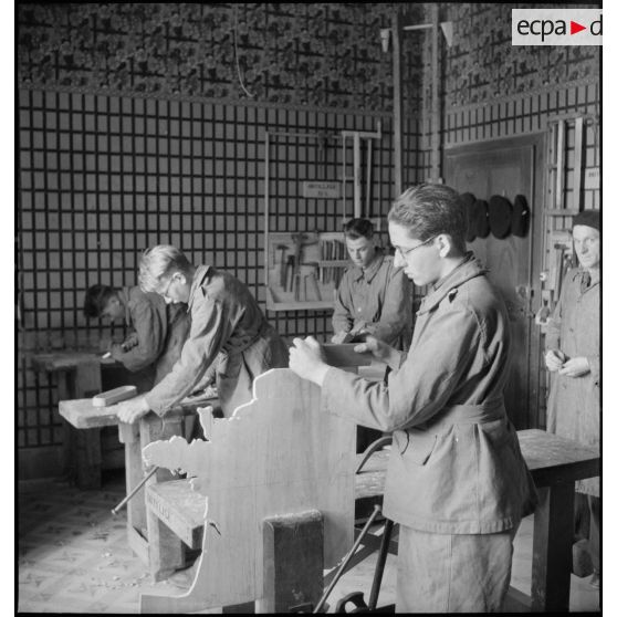 Atelier de menuiserie au centre Bayard.