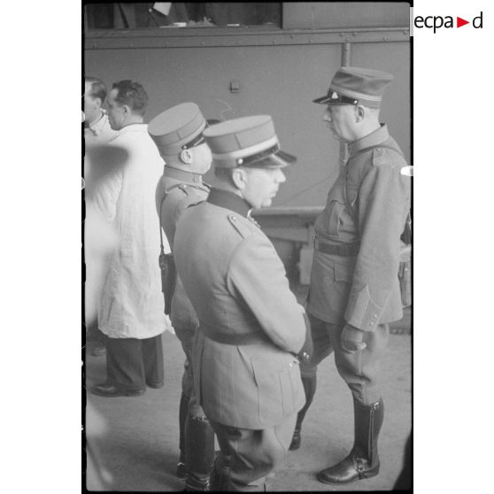 Arrivée du train rapatriant des prisonniers de guerre blessés en provenance d'Allemagne.