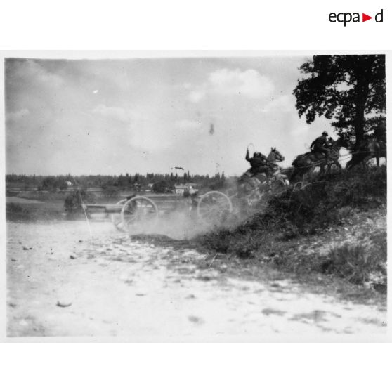 Batteries attelées de canons de 75 mm M1897.