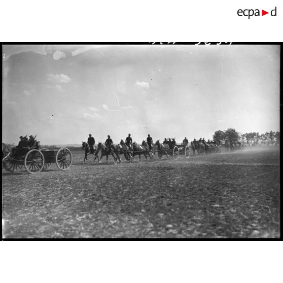 Batteries attelées de canons de 75 mm M1897.