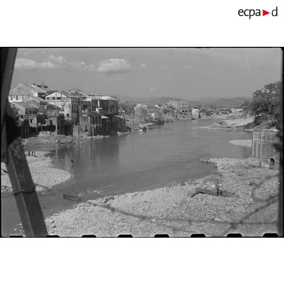 Vue de Dongxing, ville chinoise qui fait face à Moncay (Mong Cai).