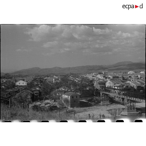 Le pont international reliant Moncay (Mong Cai) à la ville chinoise de Dongxing.