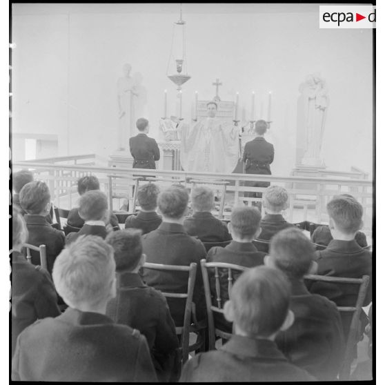 Office religieux dans la chapelle du château de Grignan.
