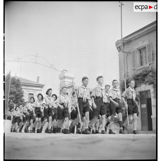 Scouts de l'établissement d'éducation d'Epinal replié à Montélimar.