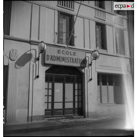 L'entrée de l'école militaire d'administration à Néris-les-Bains (Allier).