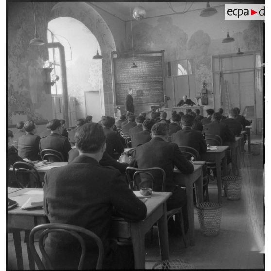 Salles de cours de l'école militaire d'administration à Néris-les-Bains.