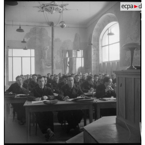 Salles de cours de l'école militaire d'administration à Néris-les-Bains.
