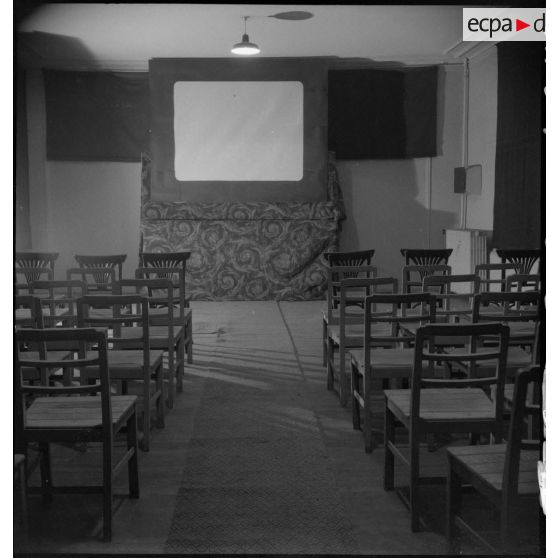 La salle de cinéma de l'école militaire d'administration de Néris-les-Bains.