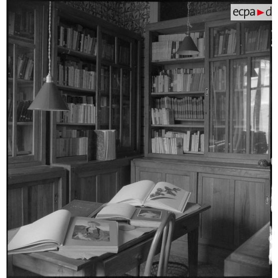 La bibliothèque de l'école militaire d'administration de Néris-les-Bains.