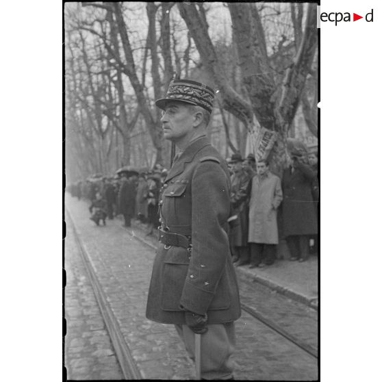 Portrait du général de division Jules Decamp, adjoint au général commandant la 15e division militaire (DM), à l'issue de la cérémonie présidée par le général d'armée Charles Huntziger.