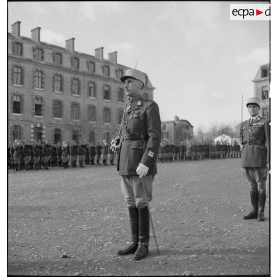 Le colonel Henri Préaud, commandant les écoles.