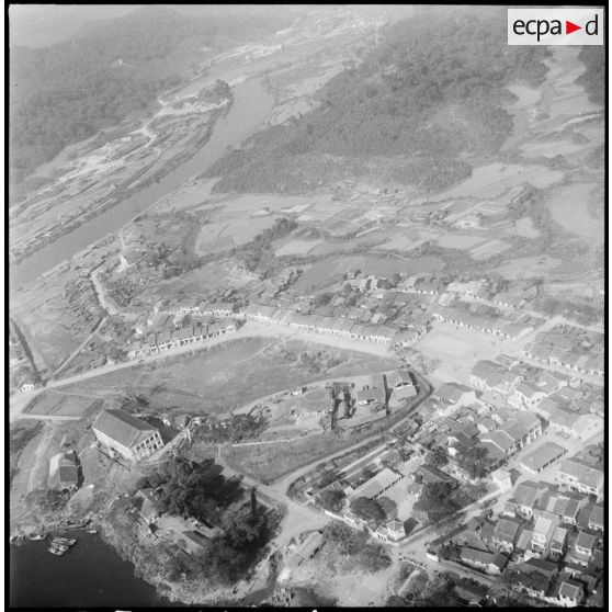 Vue aérienne de Tien Yen au Tonkin.