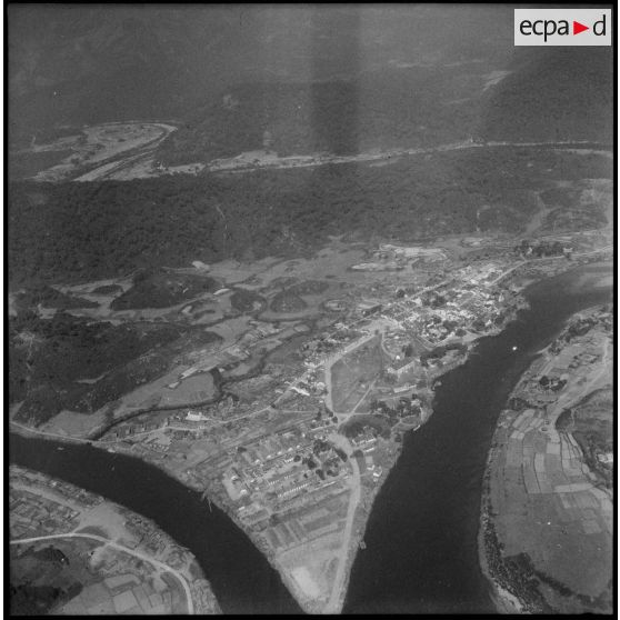 Vue aérienne de Tien Yen au Tonkin.