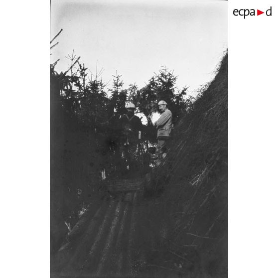 Pré de Raves. Observatoires, panoramas. 7-1916. [légende d'origine]