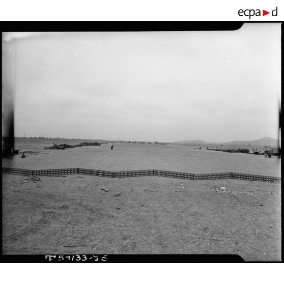 Le futur terrain d'aviation de Kien An en cours d'aménagement.