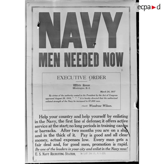 Paris. Musée Leblanc. Affiche américaine, marine. [légende d'origine]