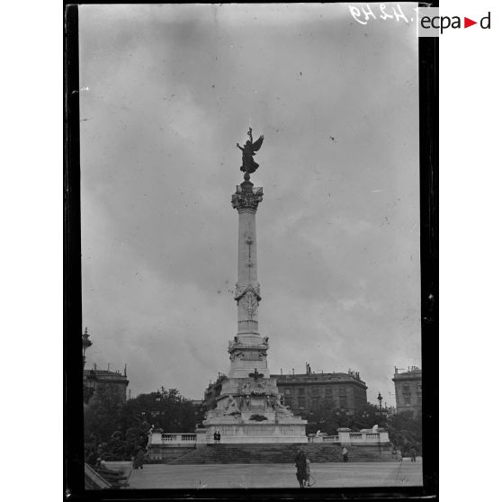 Bordeaux (Gironde). Le monument des Girondins. [légende d'origine]