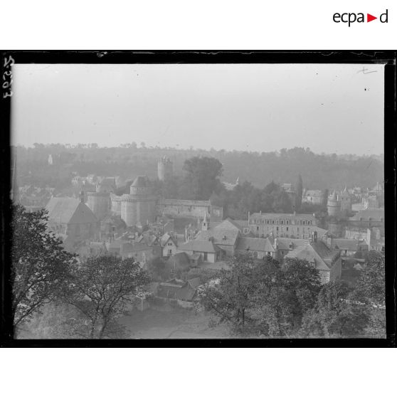 Fougères (Ille-et-Vilaine), camp d’officiers allemands. Vue extérieure. [légende d'origine]
