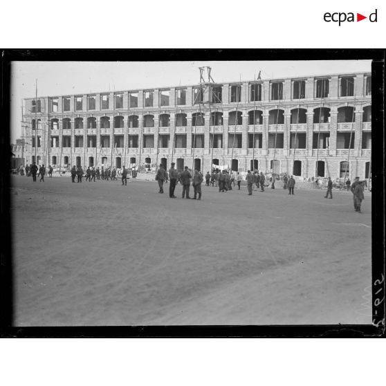 Dinan, Côtes du nord, dépôt de prisonniers, le nouveau bâtiment en construction pour les prisonniers. [légende d'origine]