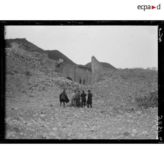 Explosion du fort de la Double Couronne. Saint-Denis. 4 mars 1916 9h20 du matin. [légende d’origine]