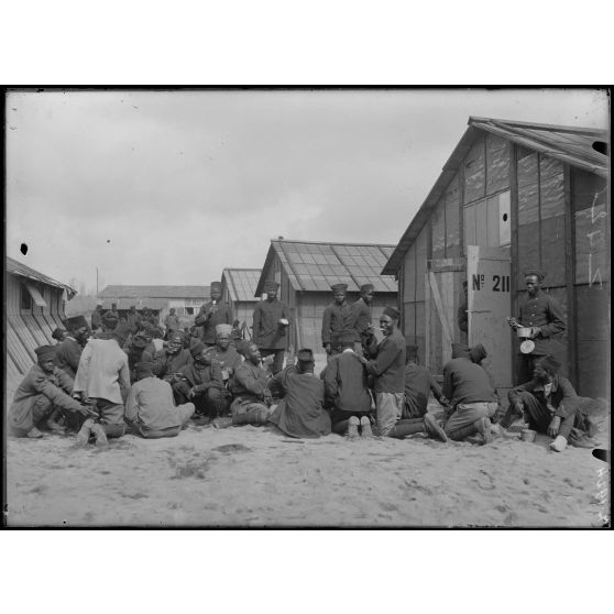 Fréjus. Sénégalais. La soupe. [légende d'origine]