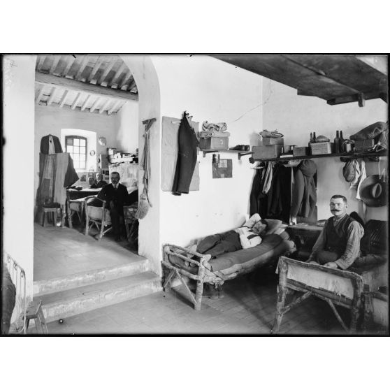 Ile Sainte-Marguerite. Internés civils. Un intérieur. [légende d'origine]