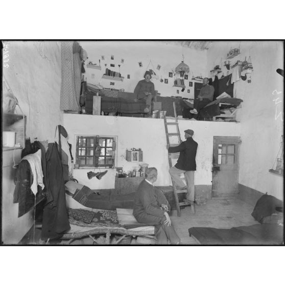 Ile Sainte-Marguerite. Internés civils. Une chambrée. [légende d'origine]