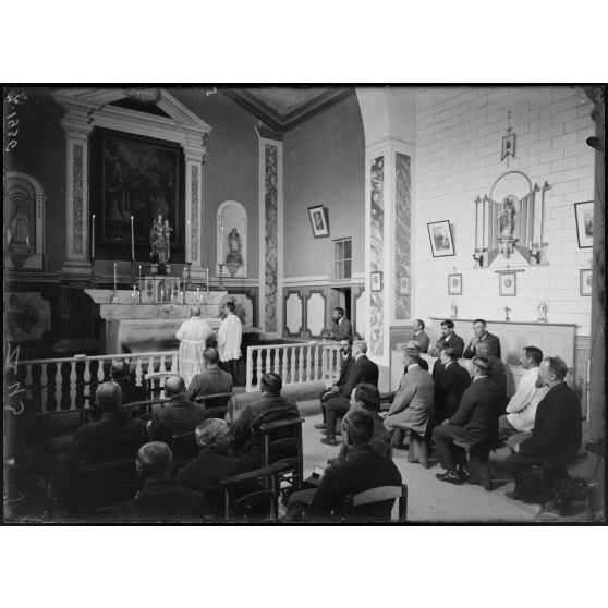 Ile Sainte-Marguerite. Internés civils. Chapelle du fort. [légende d'origine]