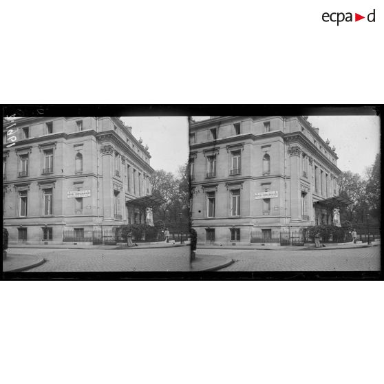 Paris. Hôpital américain. La façade, coin des rues Murillo et Rembrandt. [légende d'origine]