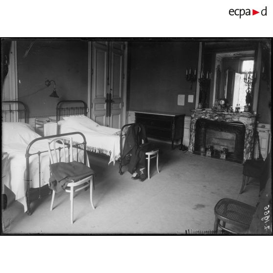 Paris. Hôpital américain. Hôtel Stillman. Une chambre à 2 lits. [légende d'origine]