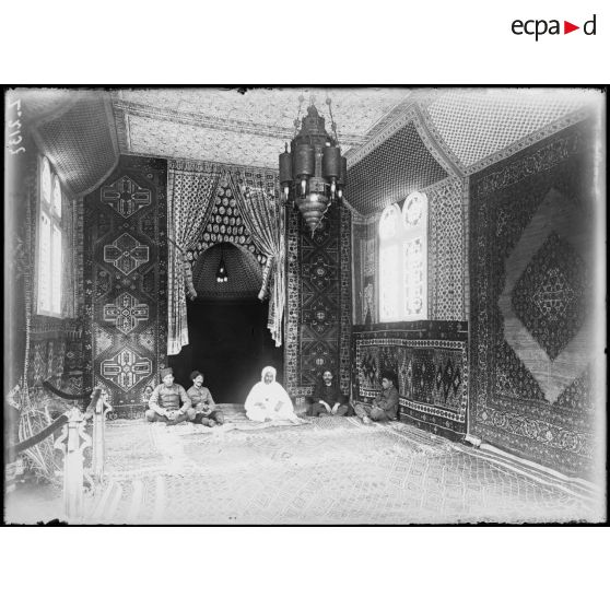 Nogent-sur-Marne. La mosquée. Intérieur. [légende d'origine]