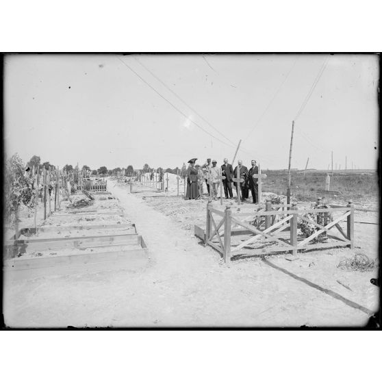 Suippes (Marne). Cimetière militaire. [légende d'origine]