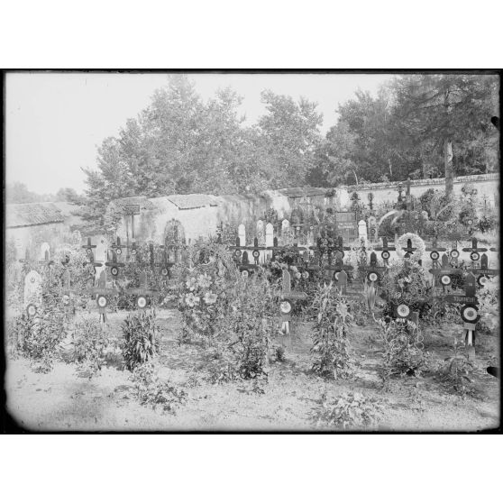 Chenay (Marne). Cimetière militaire. [légende d'origine]