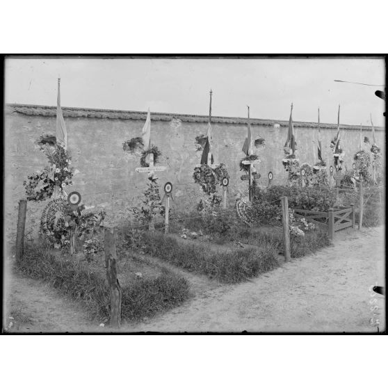 Chambry (Seine-et-Marne). Cimetière militaire. [légende d'origine]