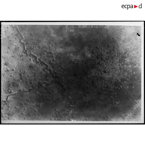 Document Illustration. Tranchée allemande franchie par nos troupes au sud de Foy. [légende d'origine]