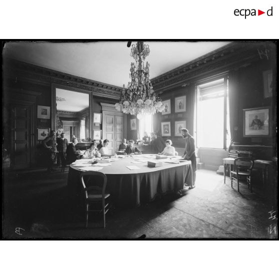 Un des bureaux. [légende d'origine]