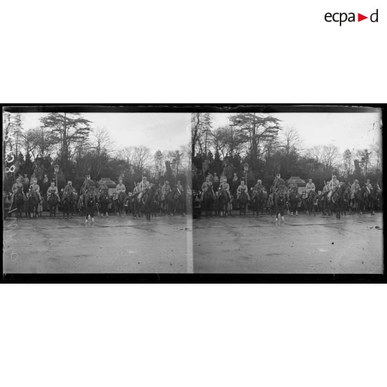Paris. Visite de Sa Majesté le roi d'Italie. Le gouverneur de Paris. [légende d'origine]