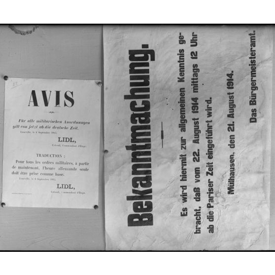 Paris, 6 avenue Malakoff. Musée Leblanc. Affiche allemande pour l’heure. [légende d’origine]