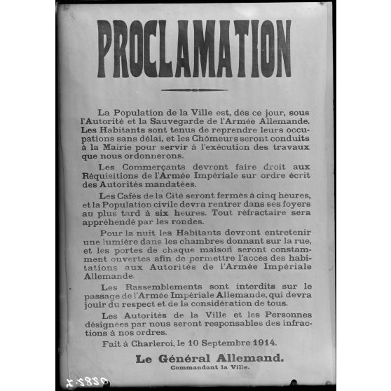 Paris, 6 avenue Malakoff. Musée Leblanc. Proclamation allemande à Charleroi. [légende d’origine]