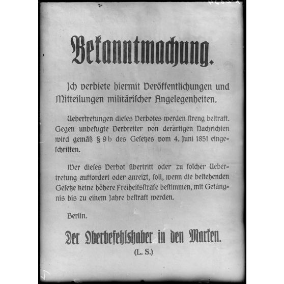 Paris, 6 avenue Malakoff. Musée Leblanc. Affiche allemande. [légende d’origine]