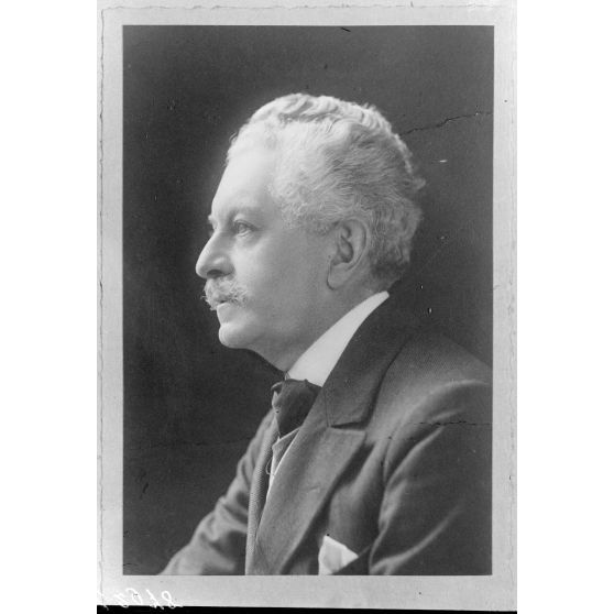 [Portrait d'un homme, de profil].