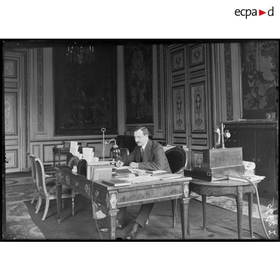 Paris. Cabinet de Monsieur Ribot, président du Conseil. Monsieur Lefort. [légende d'origine]