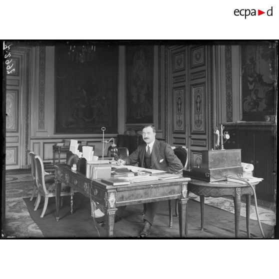 Paris. Cabinet de Monsieur Ribot, président du Conseil. Monsieur Lefort. [légende d'origine]