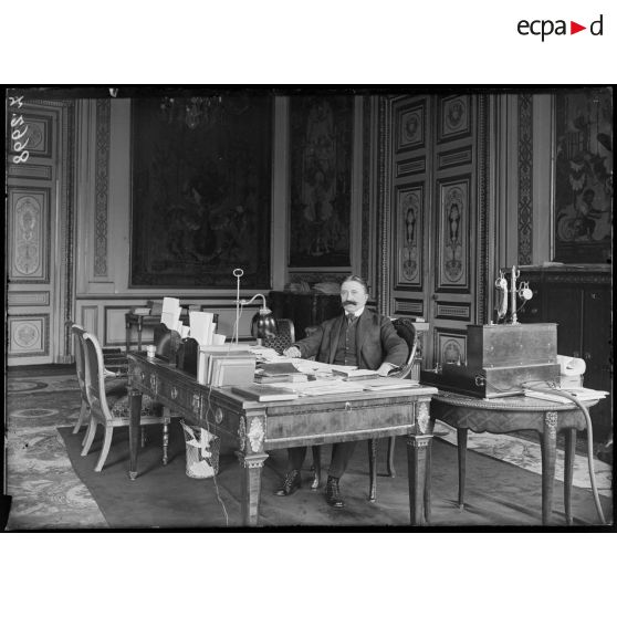 Paris. Cabinet de Monsieur Ribot, président du Conseil. Monsieur Pion. [légende d'origine]