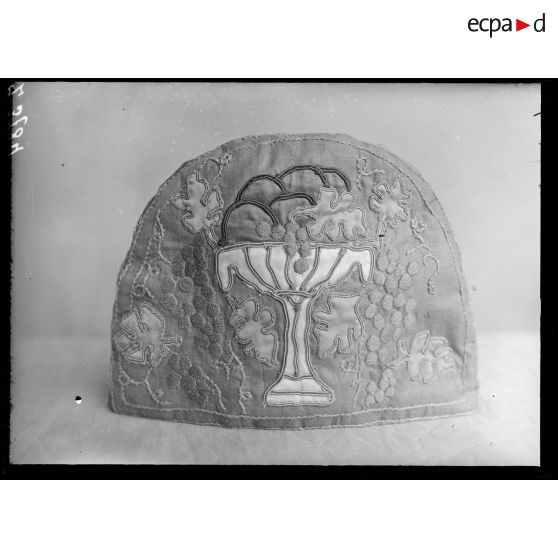 Paris. Musée Galliera. Exposition des dessins d'enfants. [légende d'origine]