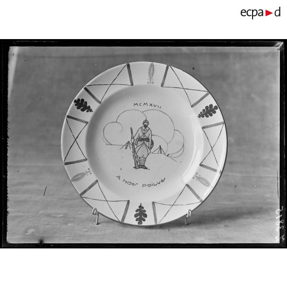Paris. Musée Leblanc. Assiette : A nos poilus ! [légende d'origine]