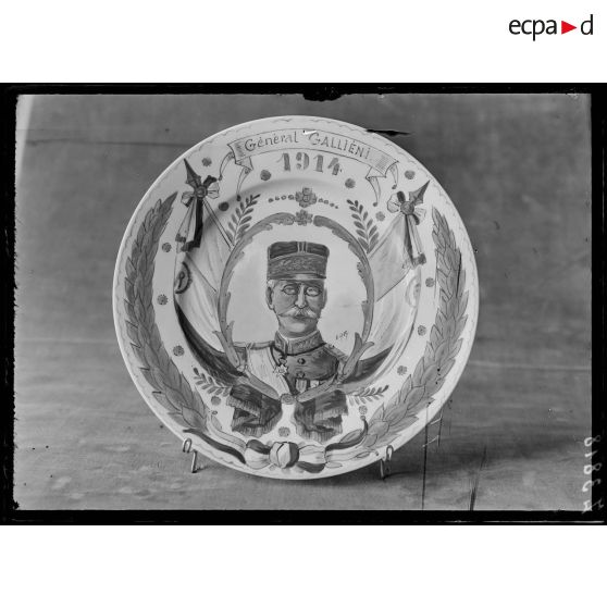 Paris. Musée Leblanc. Assiette. Le général Galliéni. [légende d'origine]