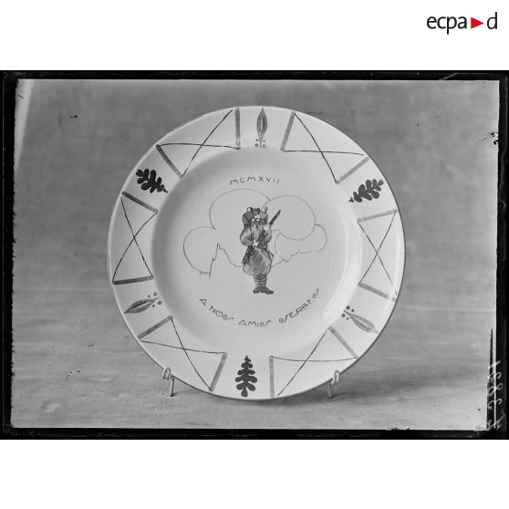 Paris. Musée Leblanc. Assiette. A nos amis serbes. [légende d'origine]