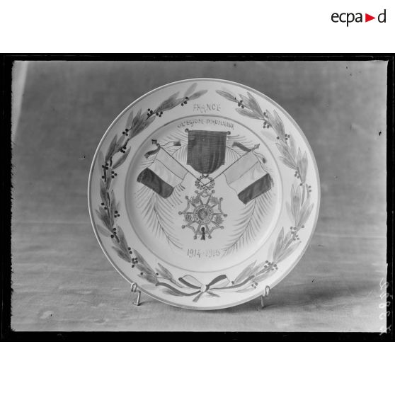 Paris. Musée Leblanc. Assiette. Légion d'Honneur. [légende d'origine]
