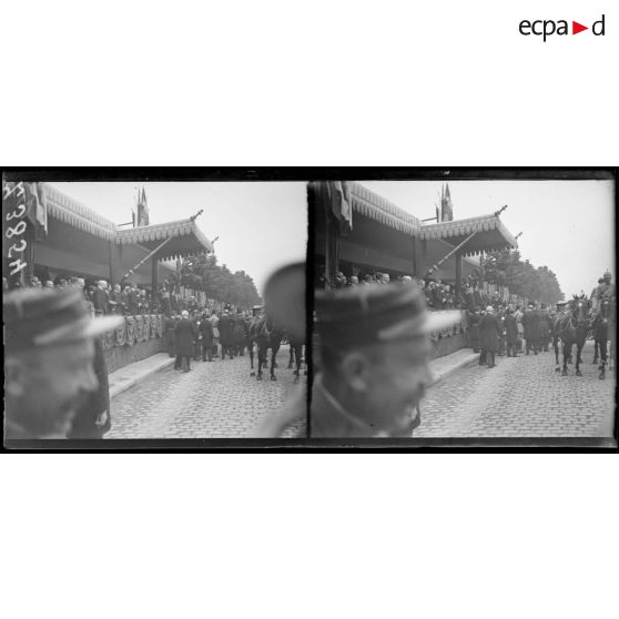 Paris. Cours de Vincennes. Revue du 14 juillet 1917. Le président arrive au cours de Vincennes pour la revue. [légende d'origine]